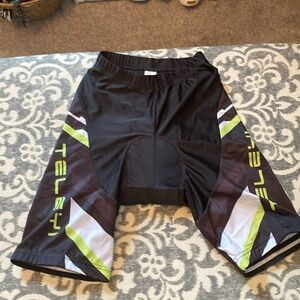 Teleyi biker shorts.